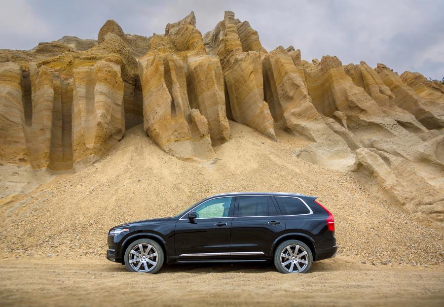  Volvo XC90 T6 AWD First Edition 2016 года  (US) (фото 10 из 17)